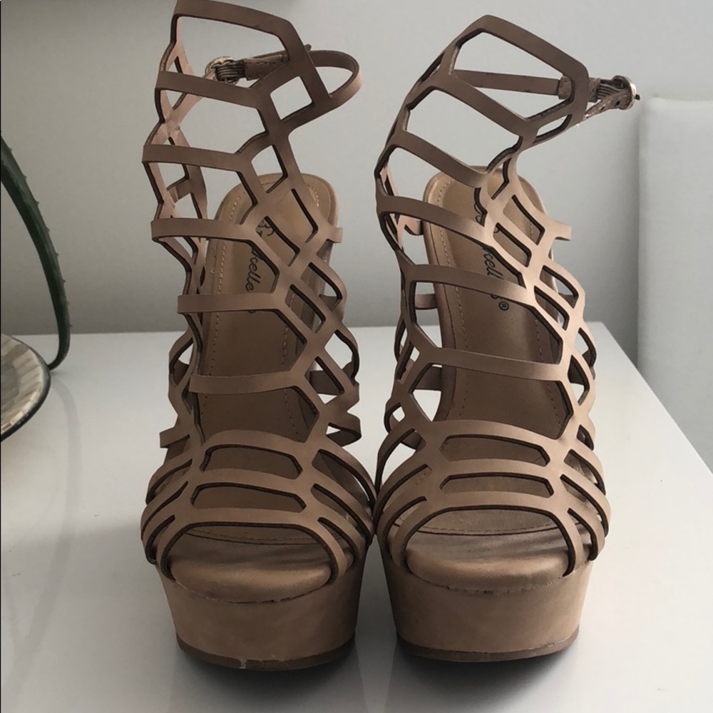 Nude Wedges